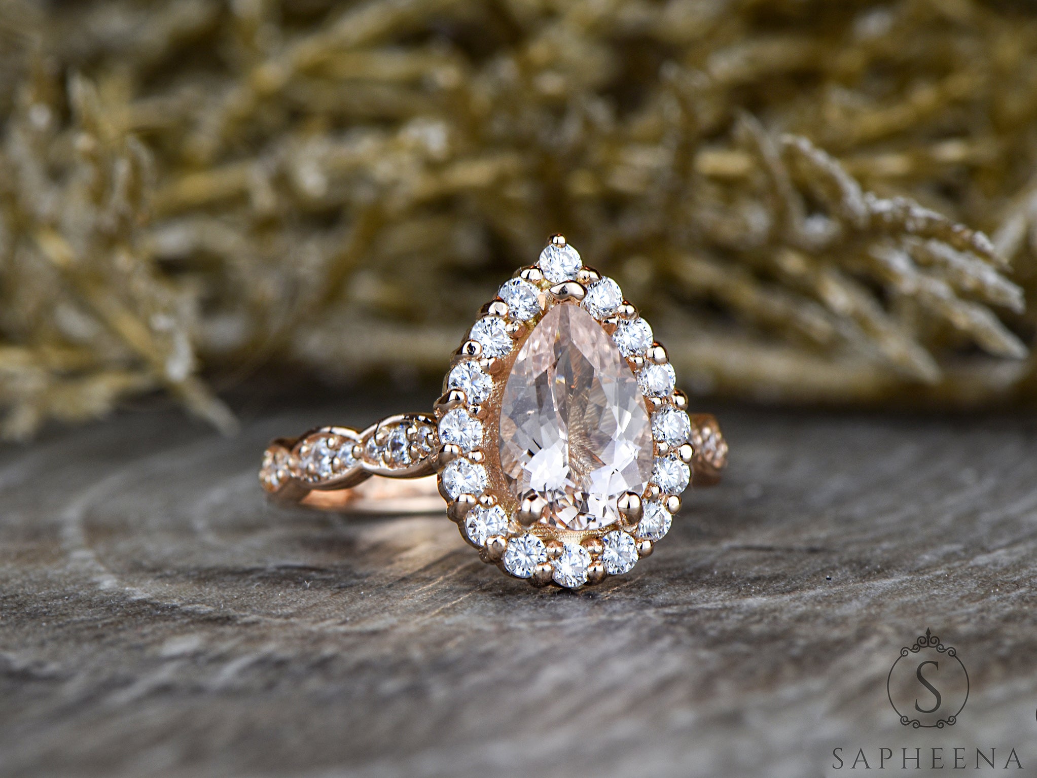 Pear cut morganite 2025 engagement ring